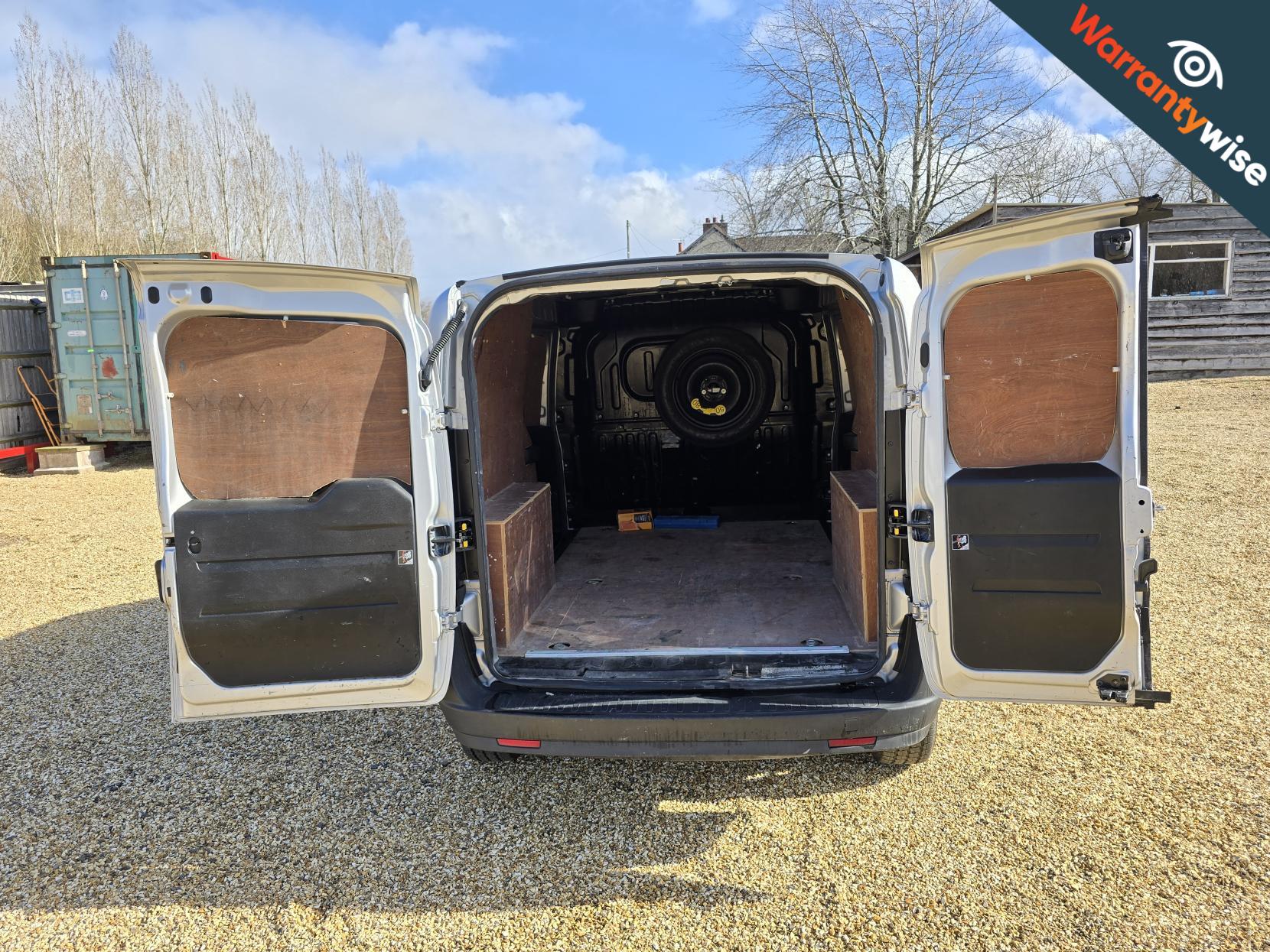 Vauxhall Combo 1.3 CDTi 2300 ecoFLEX 16v Temperature Controlled 3dr Diesel Manual FWD L2 H1 (s/s) (123 g/km, 94 bhp)