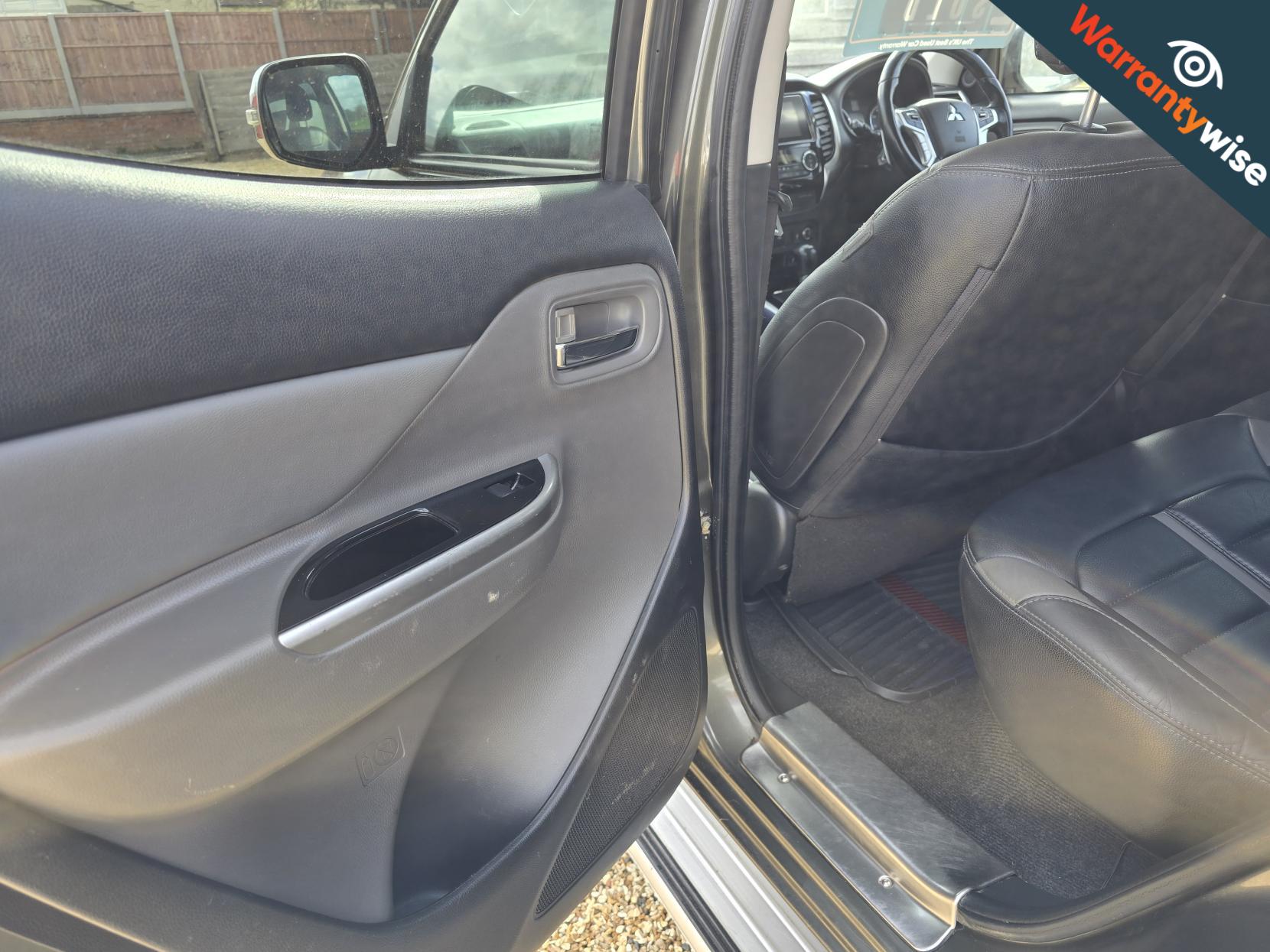 Mitsubishi L200 2.4 DI-D DC Barbarian Pickup Double Cab 4dr Diesel Auto 4WD Euro 6 (178 ps)