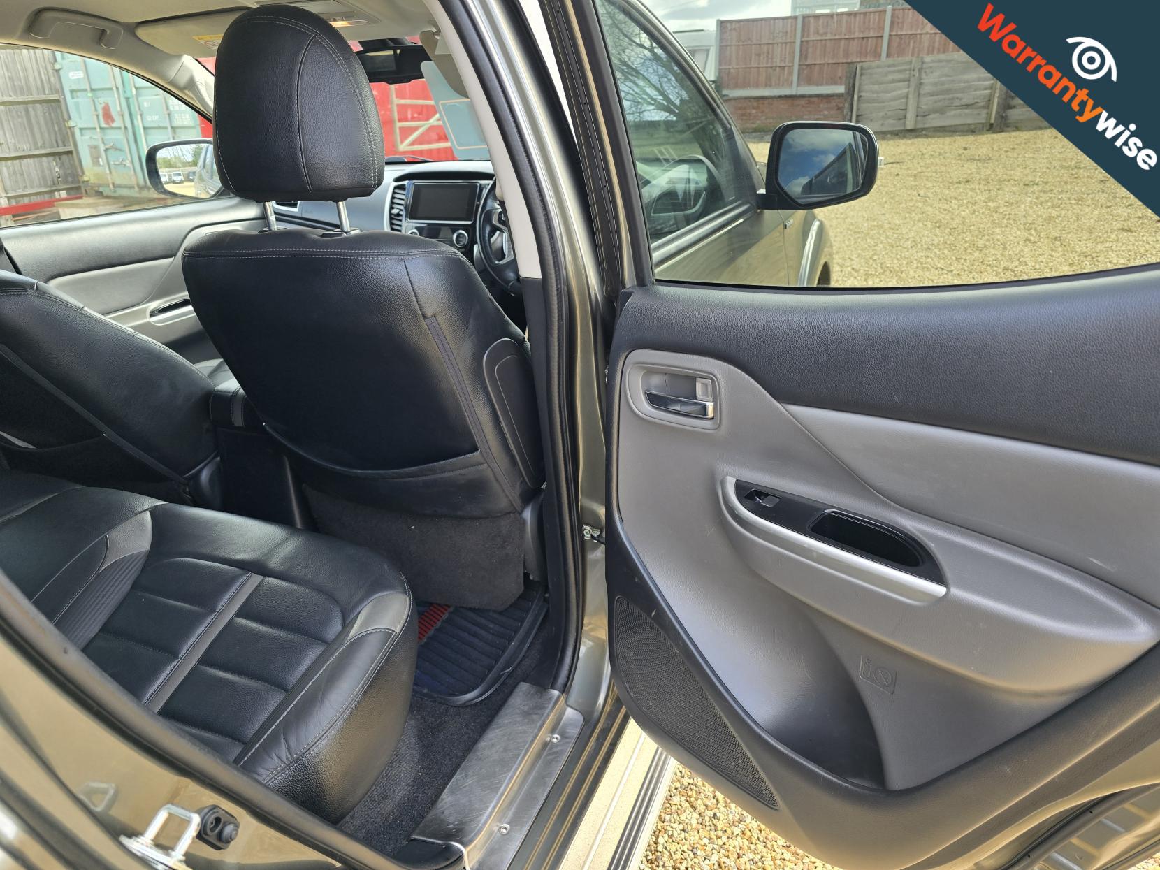 Mitsubishi L200 2.4 DI-D DC Barbarian Pickup Double Cab 4dr Diesel Auto 4WD Euro 6 (178 ps)