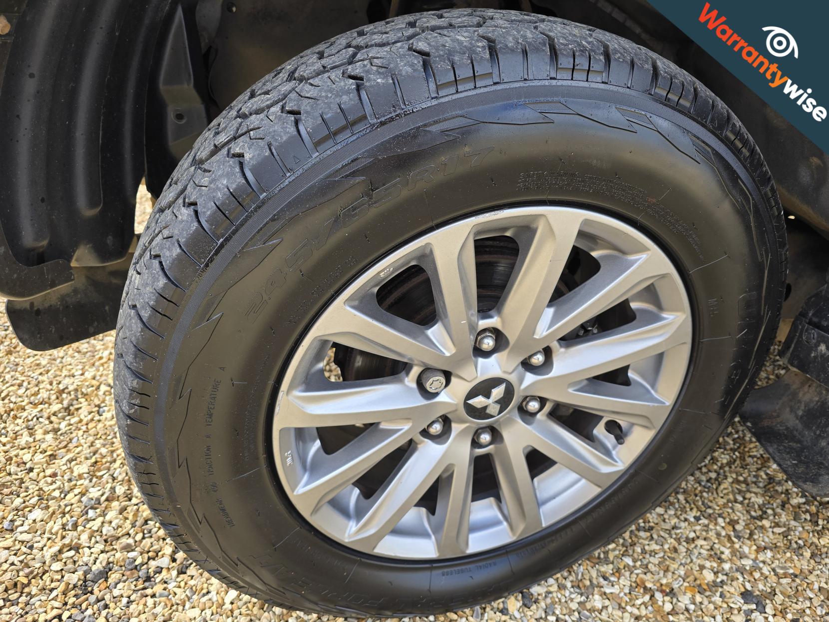 Mitsubishi L200 2.4 DI-D DC Barbarian Pickup Double Cab 4dr Diesel Auto 4WD Euro 6 (178 ps)