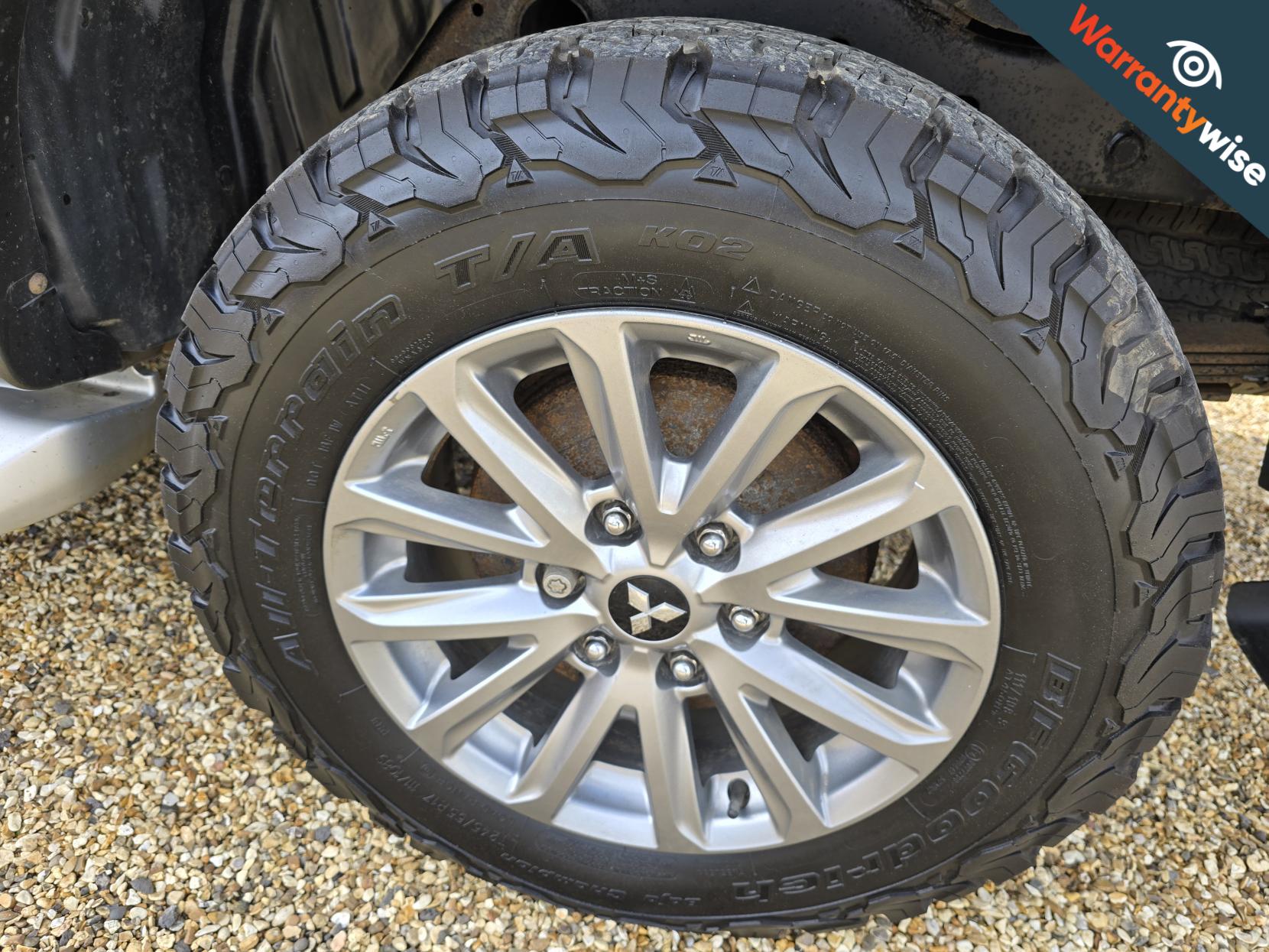 Mitsubishi L200 2.4 DI-D DC Barbarian Pickup Double Cab 4dr Diesel Auto 4WD Euro 6 (178 ps)