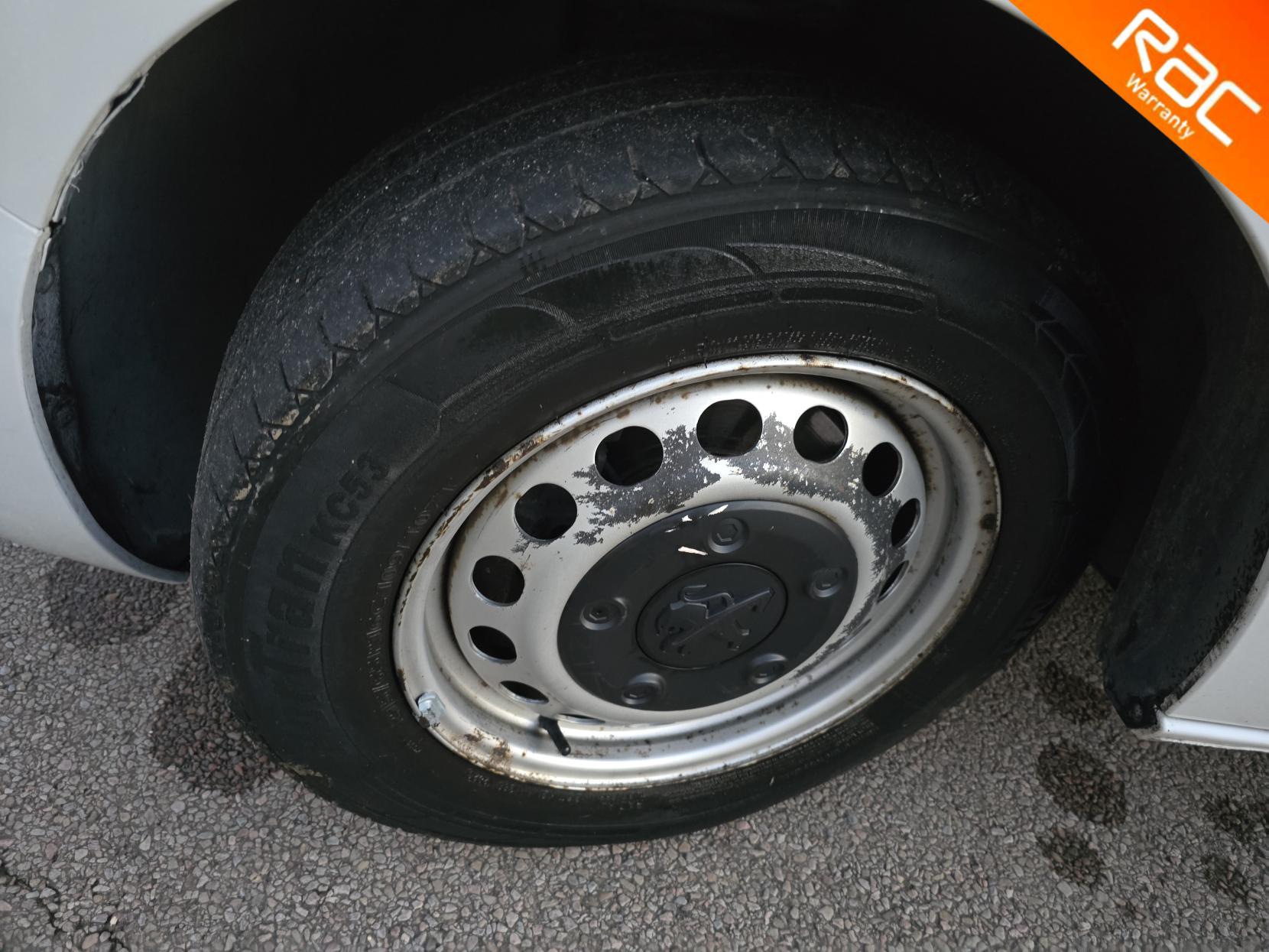 Peugeot Expert 2.0 BlueHDi 1400 Professional Premium Standard Panel Van 6dr Diesel Manual MWB Euro 6 (s/s) (145 ps)