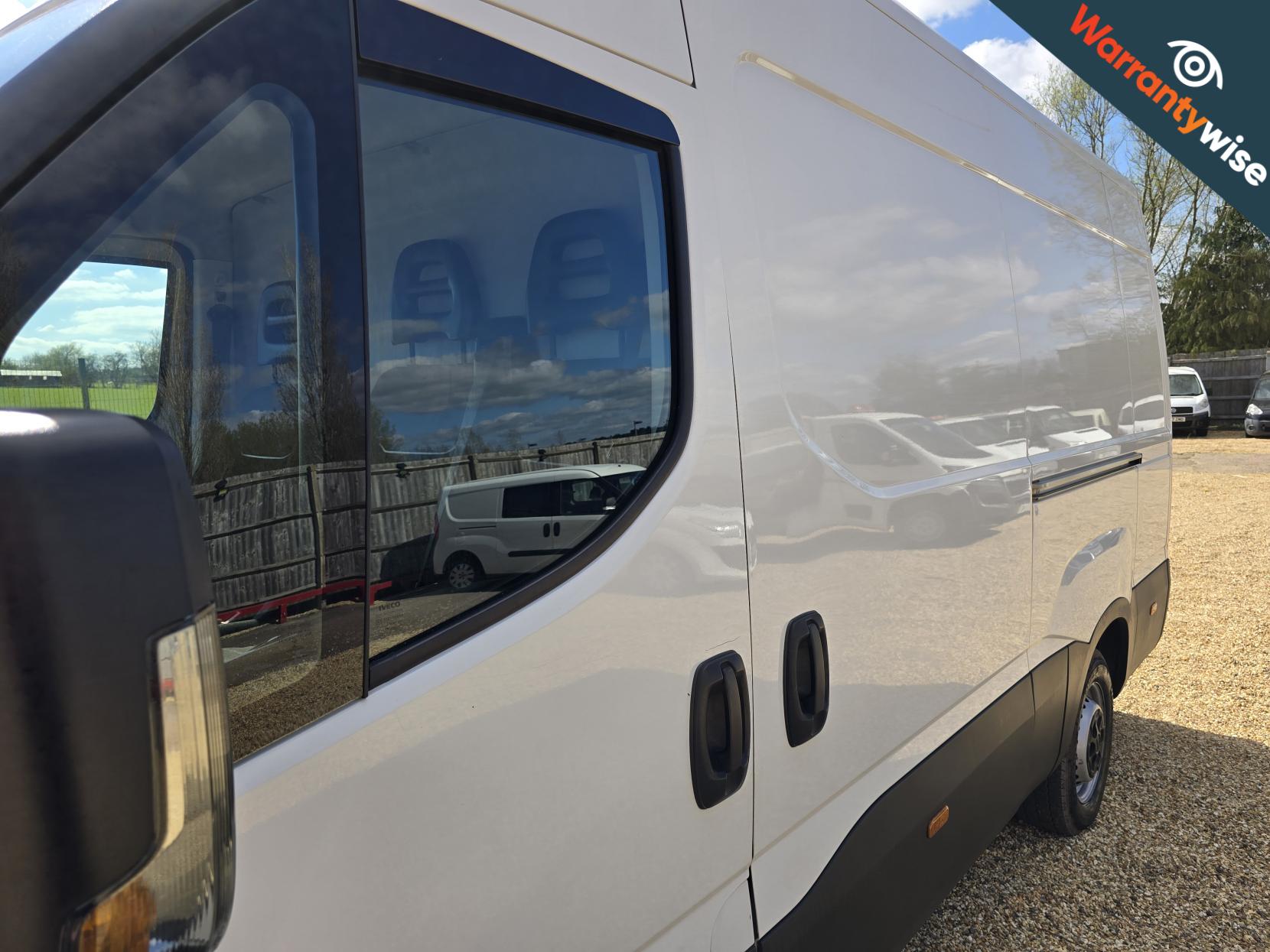 Iveco Daily 2.3D HPI 14V 35S 3520 Panel Van 5dr Diesel Manual MWB H2 Euro 6 (s/s) (136 ps)