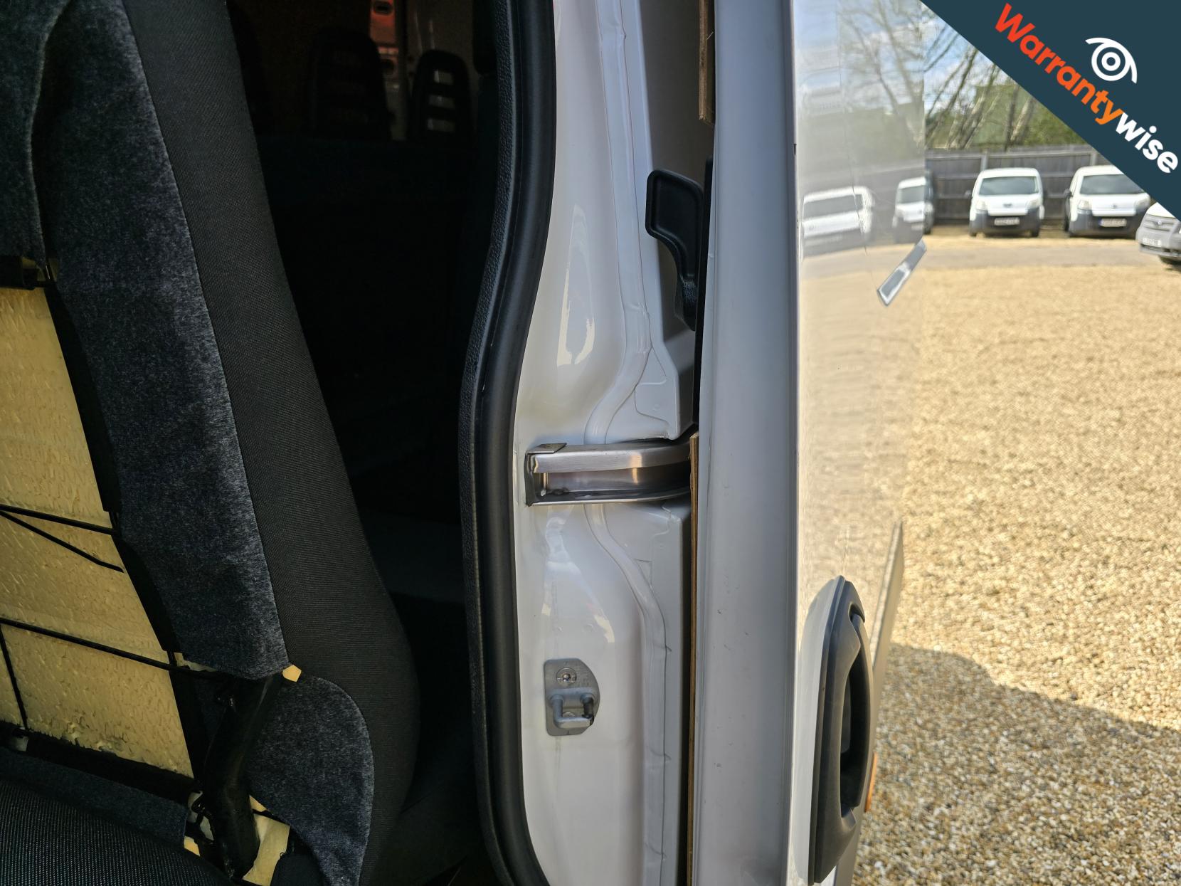 Iveco Daily 2.3D HPI 14V 35S 3520 Panel Van 5dr Diesel Manual MWB H2 Euro 6 (s/s) (136 ps)