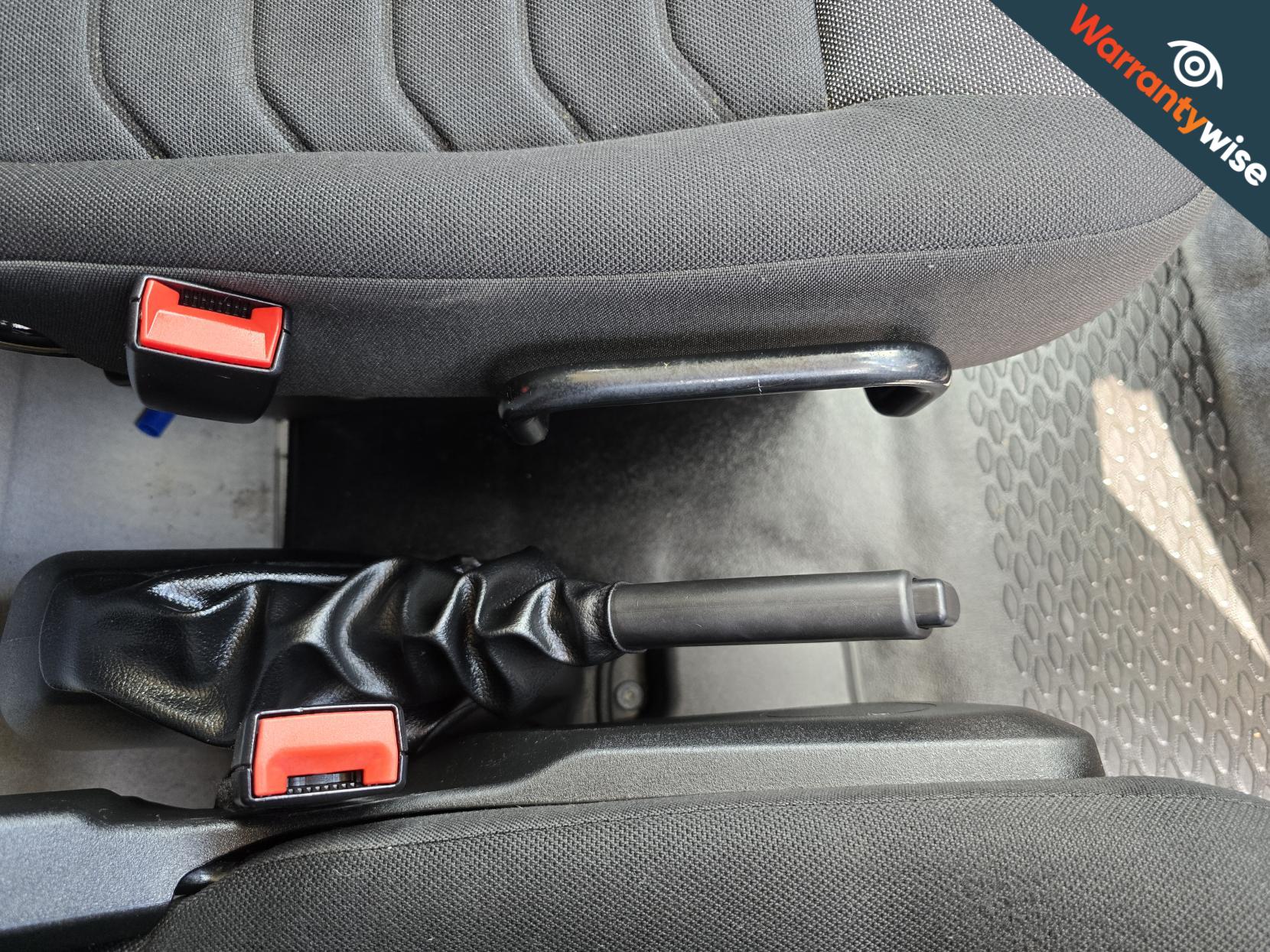 Iveco Daily 2.3D HPI 14V 35S 3520 Panel Van 5dr Diesel Manual MWB H2 Euro 6 (s/s) (136 ps)