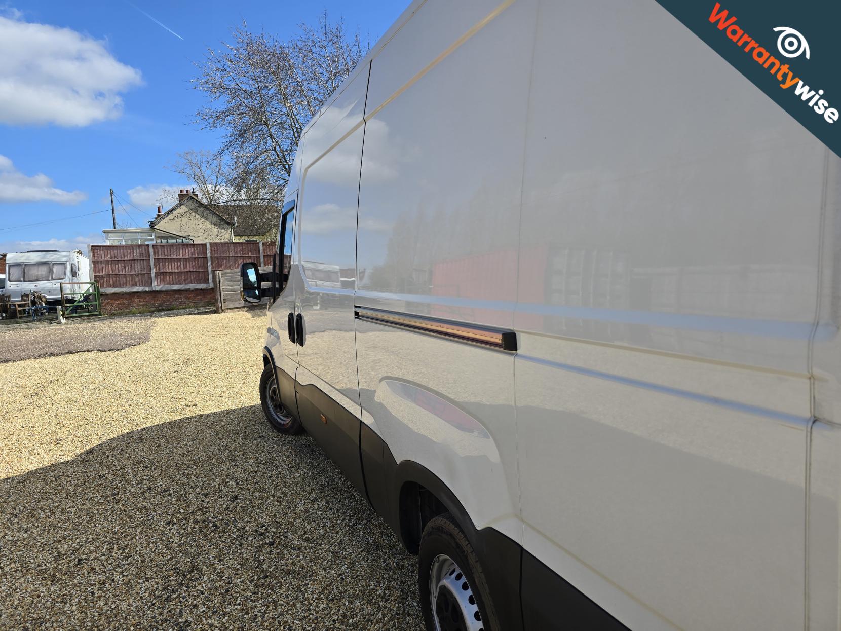 Iveco Daily 2.3D HPI 14V 35S 3520 Panel Van 5dr Diesel Manual MWB H2 Euro 6 (s/s) (136 ps)