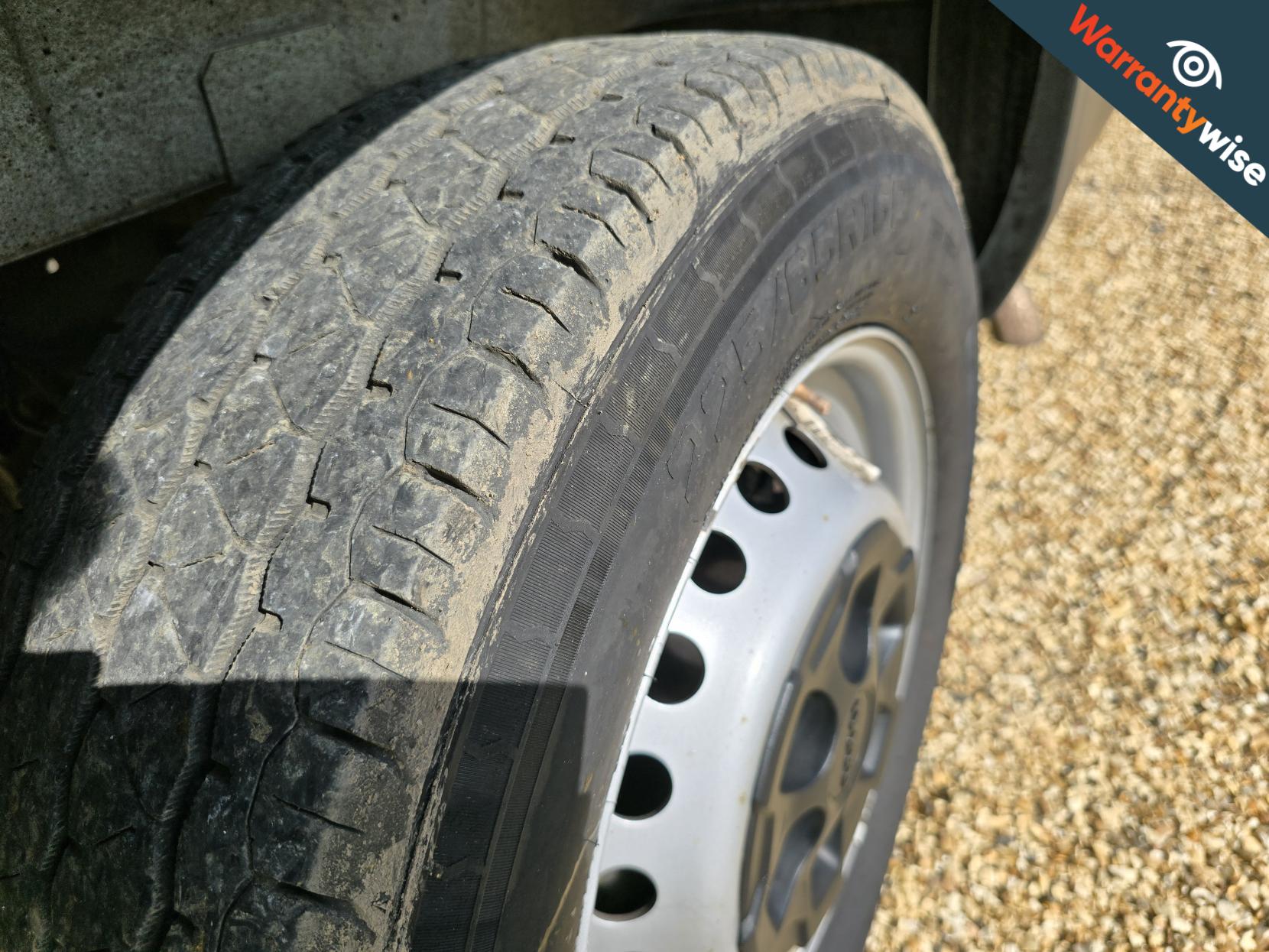 Iveco Daily 2.3D HPI 14V 35S 3520 Panel Van 5dr Diesel Manual MWB H2 Euro 6 (s/s) (136 ps)