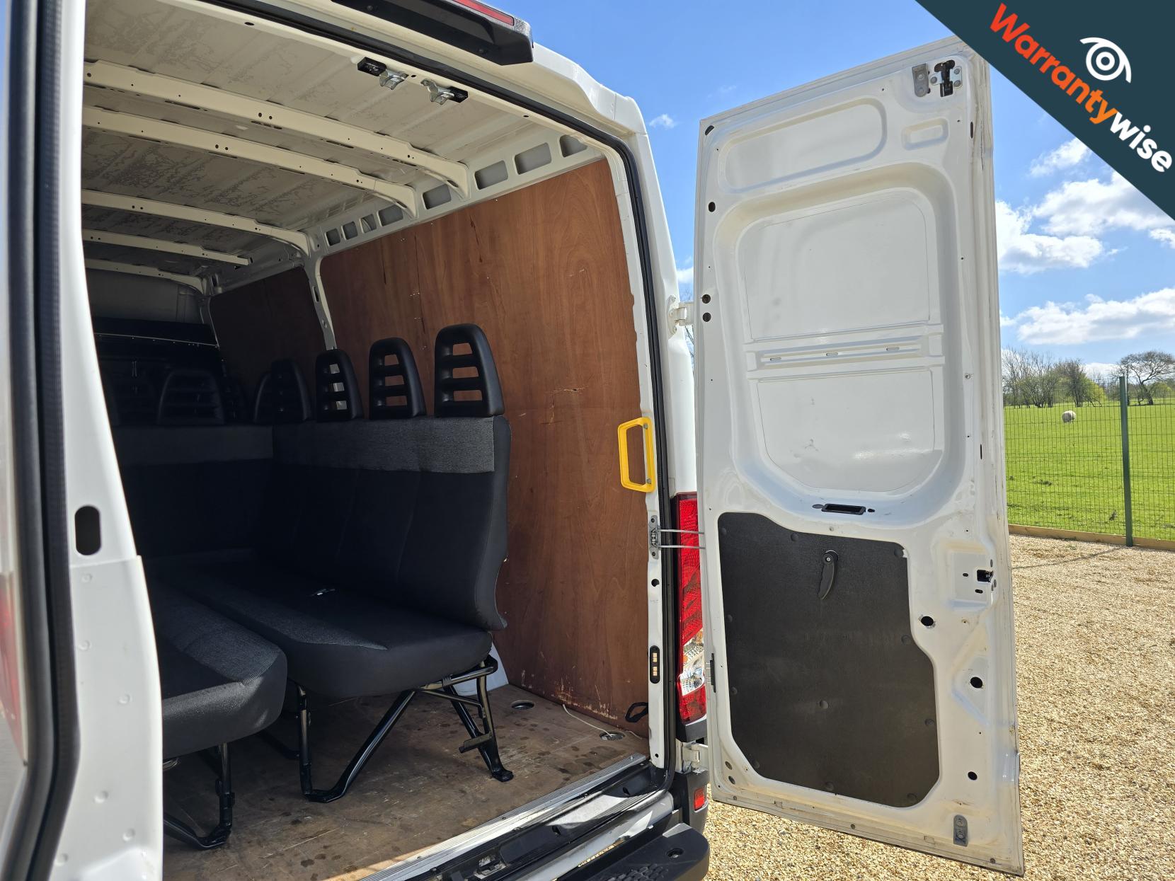 Iveco Daily 2.3D HPI 14V 35S 3520 Panel Van 5dr Diesel Manual MWB H2 Euro 6 (s/s) (136 ps)