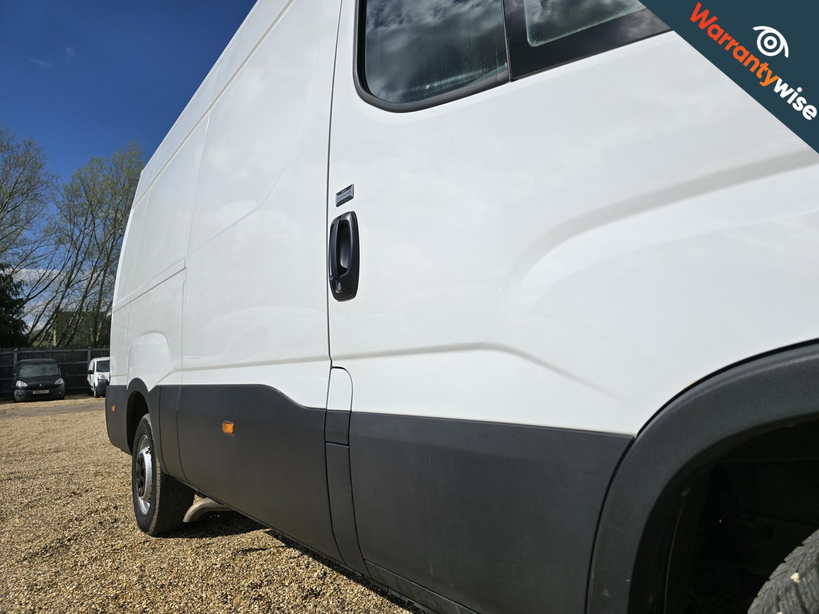 Iveco Daily 2.3D HPI 14V 35S 3520 Panel Van 5dr Diesel Manual MWB H2 Euro 6 (s/s) (136 ps)