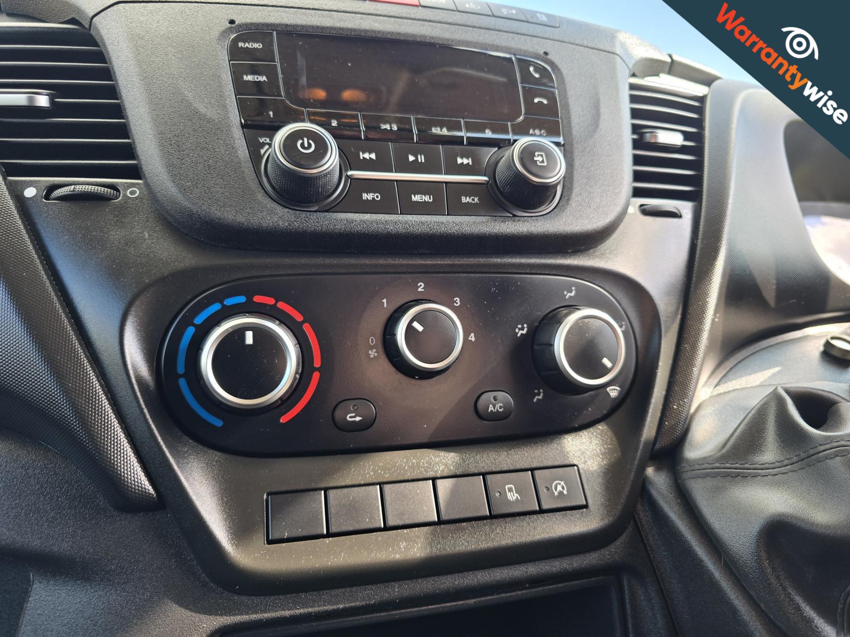 Iveco Daily 2.3D HPI 14V 35S 3520 Panel Van 5dr Diesel Manual MWB H2 Euro 6 (s/s) (136 ps)