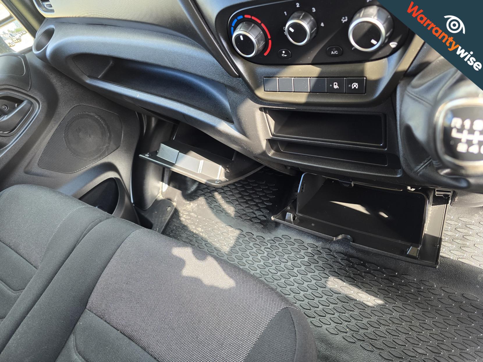 Iveco Daily 2.3D HPI 14V 35S 3520 Panel Van 5dr Diesel Manual MWB H2 Euro 6 (s/s) (136 ps)