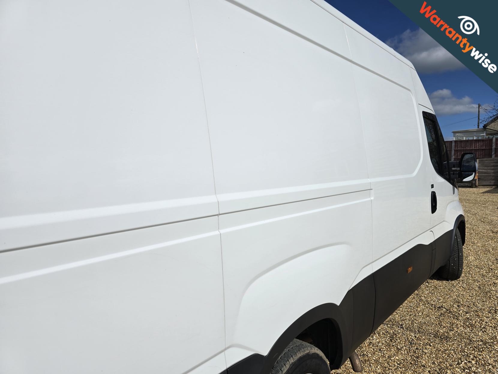Iveco Daily 2.3D HPI 14V 35S 3520 Panel Van 5dr Diesel Manual MWB H2 Euro 6 (s/s) (136 ps)