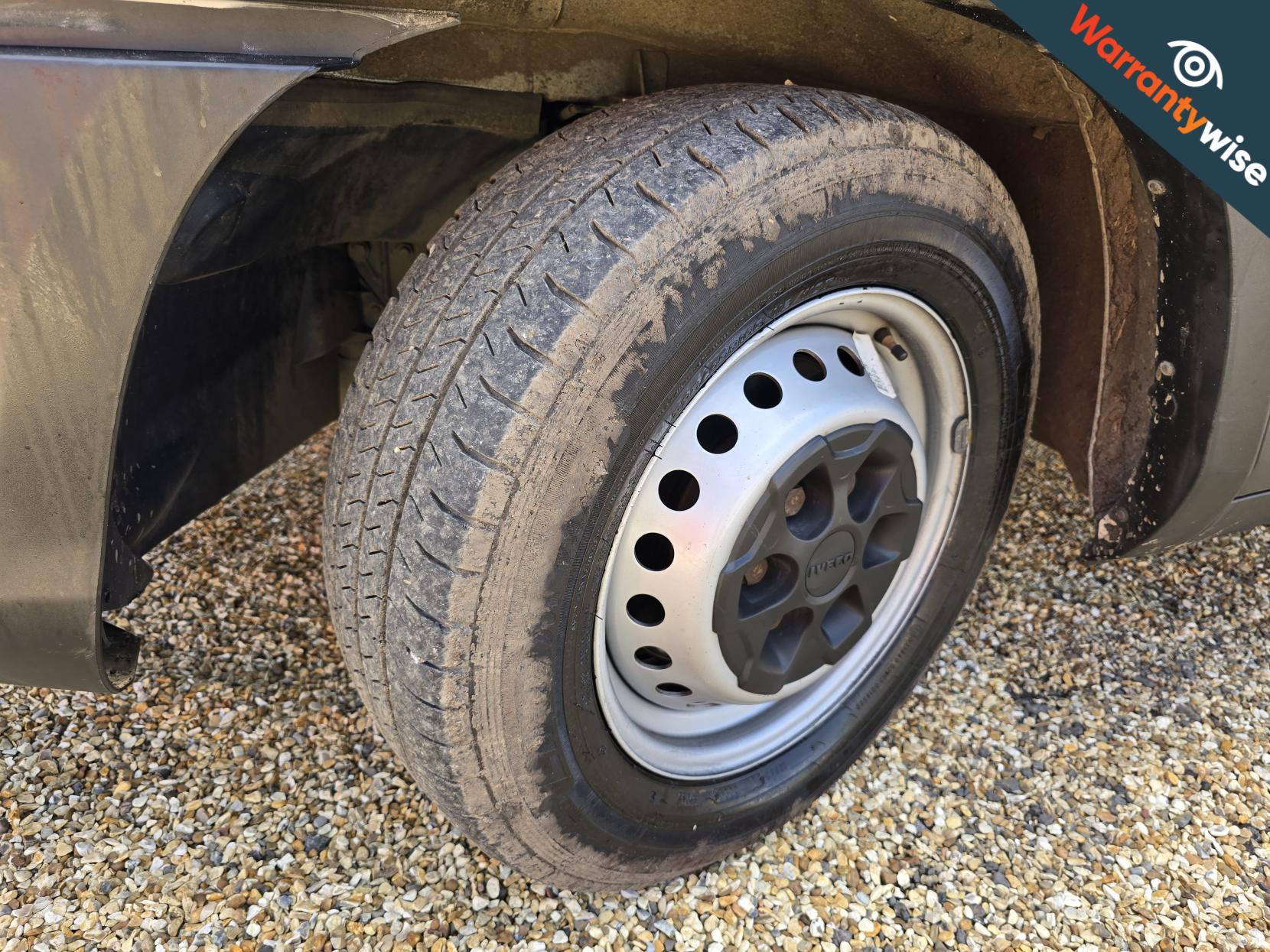 Iveco Daily 2.3D HPI 14V 35S 3520 Panel Van 5dr Diesel Manual MWB H2 Euro 6 (s/s) (136 ps)