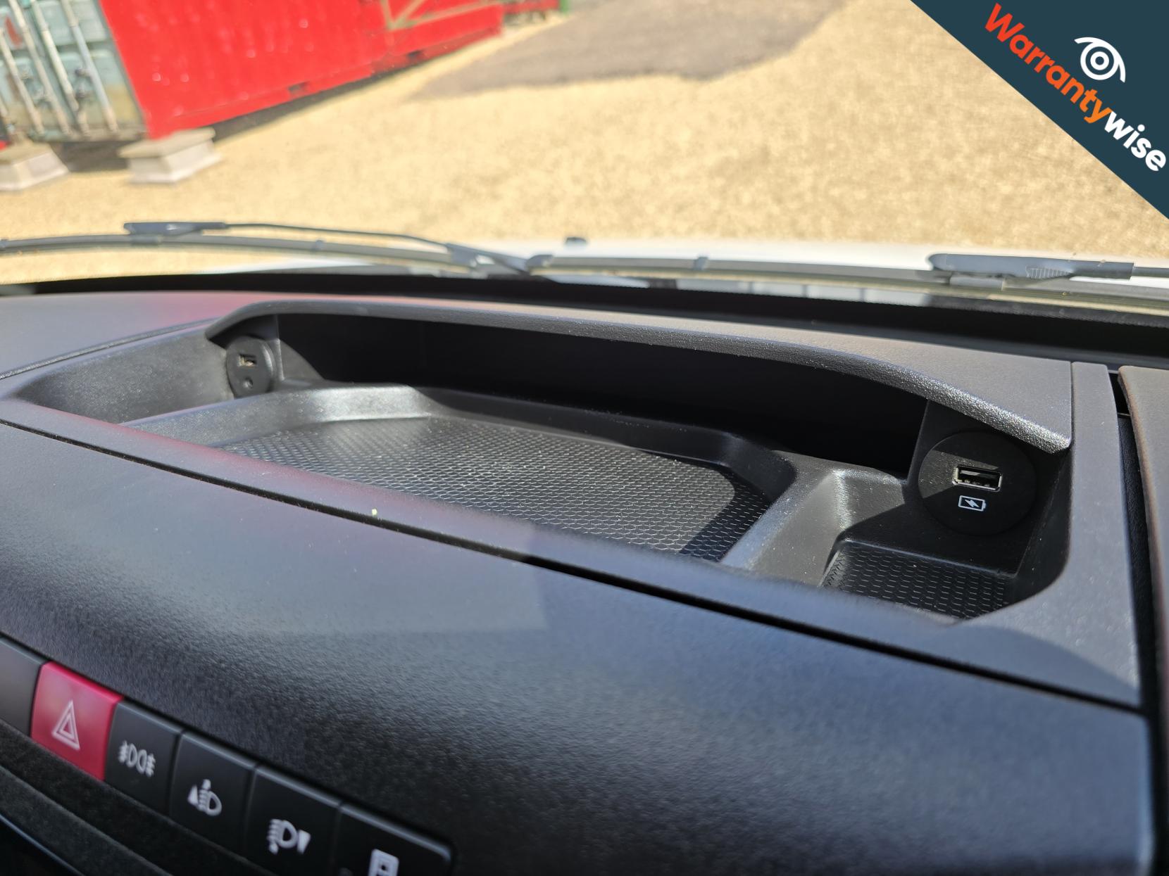 Iveco Daily 2.3D HPI 14V 35S 3520 Panel Van 5dr Diesel Manual MWB H2 Euro 6 (s/s) (136 ps)