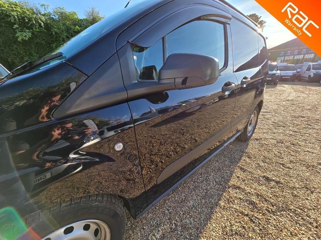 Ford Transit Courier 1.0 EcoBoost Leader L1 Euro 6 (s/s) 4dr