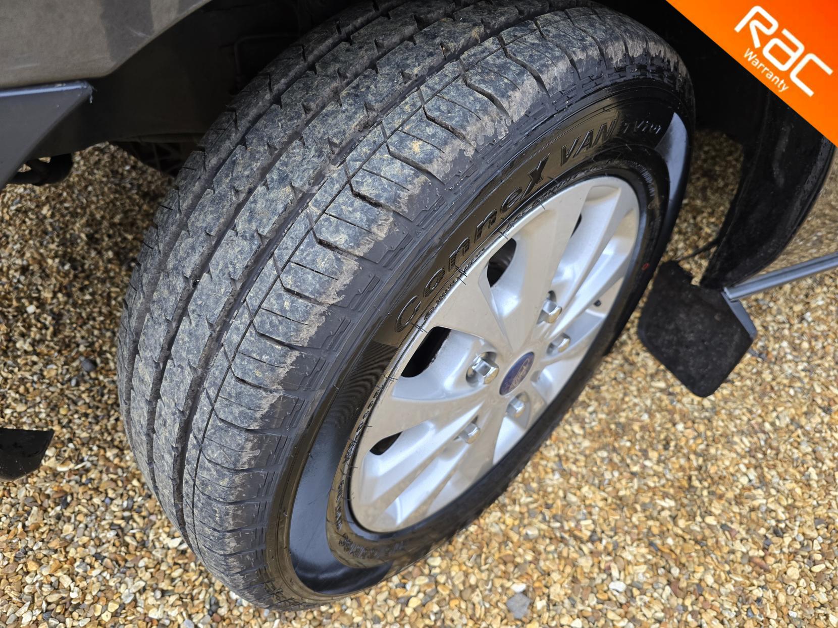 Ford Transit Custom 2.2 TDCi 290 Panel Van 5dr Diesel Manual L2 H1 (186 g/km, 98 bhp)