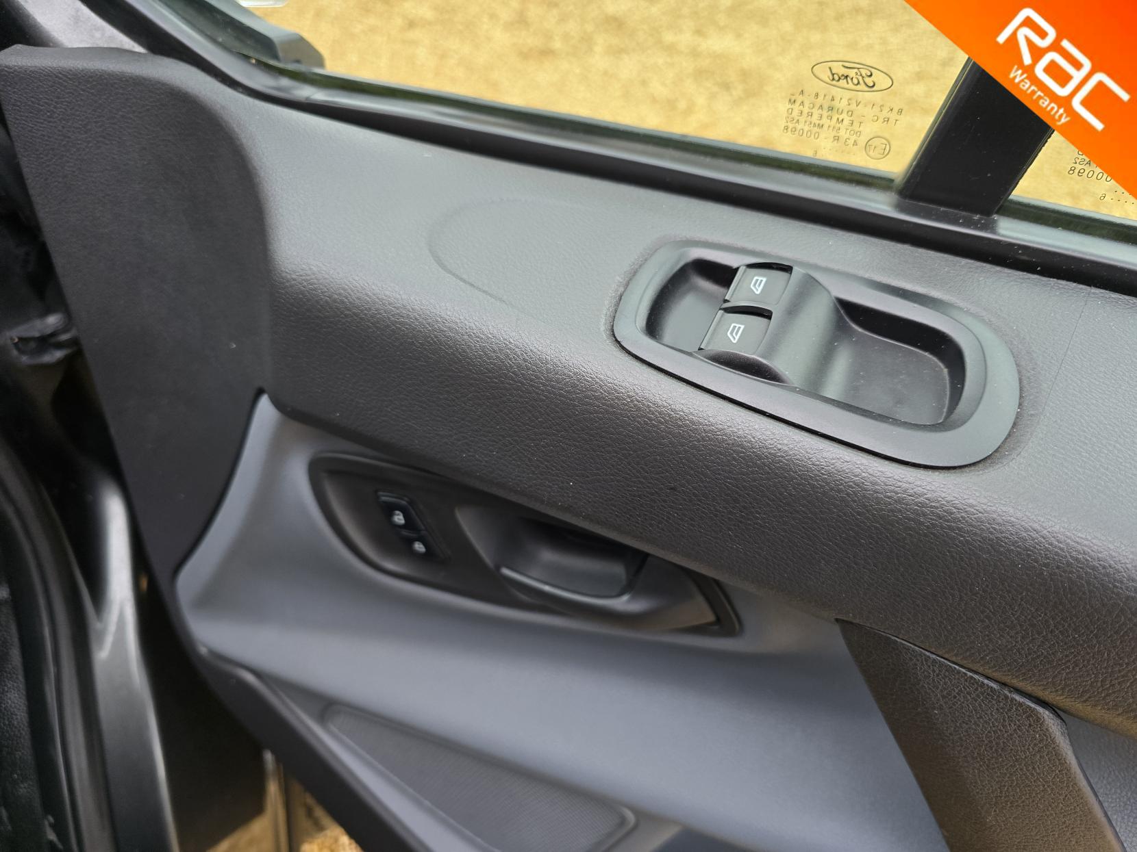 Ford Transit Custom 2.2 TDCi 290 Panel Van 5dr Diesel Manual L2 H1 (186 g/km, 98 bhp)