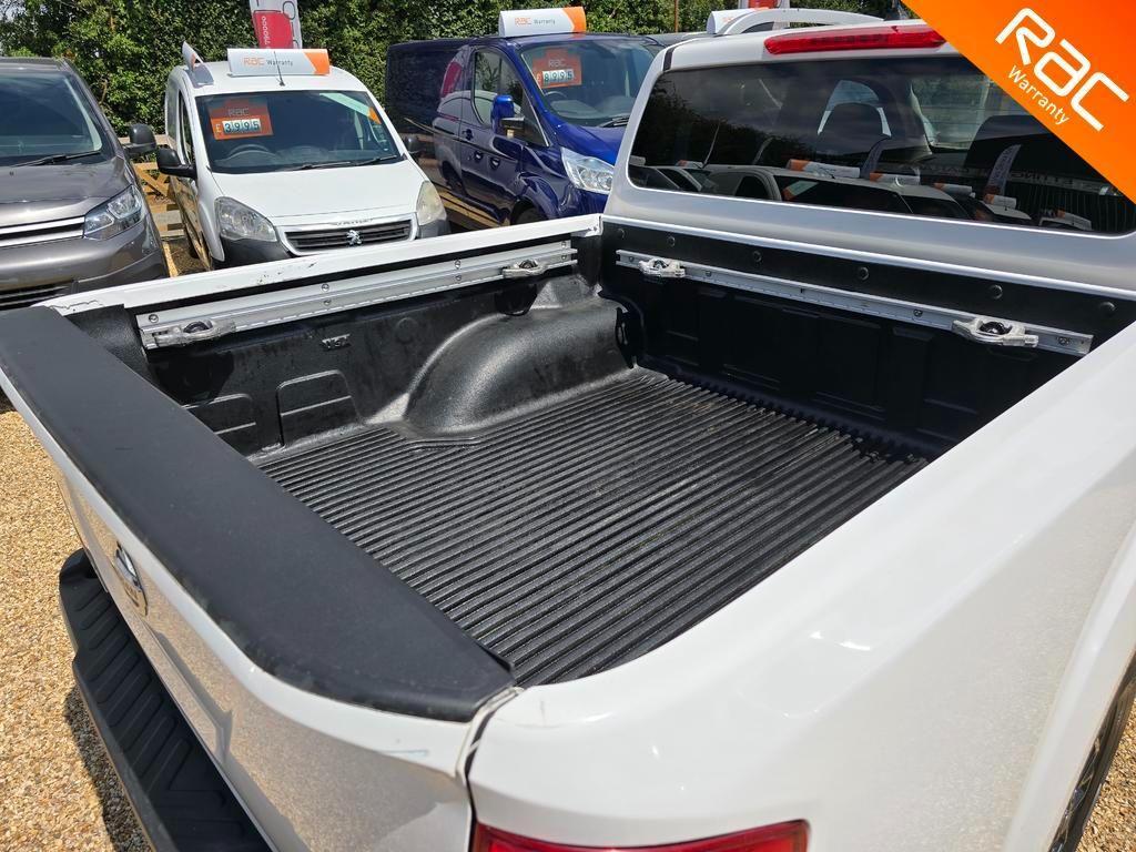 Nissan Navara 2.3 dCi Tekna Auto 4WD Euro 6 4dr