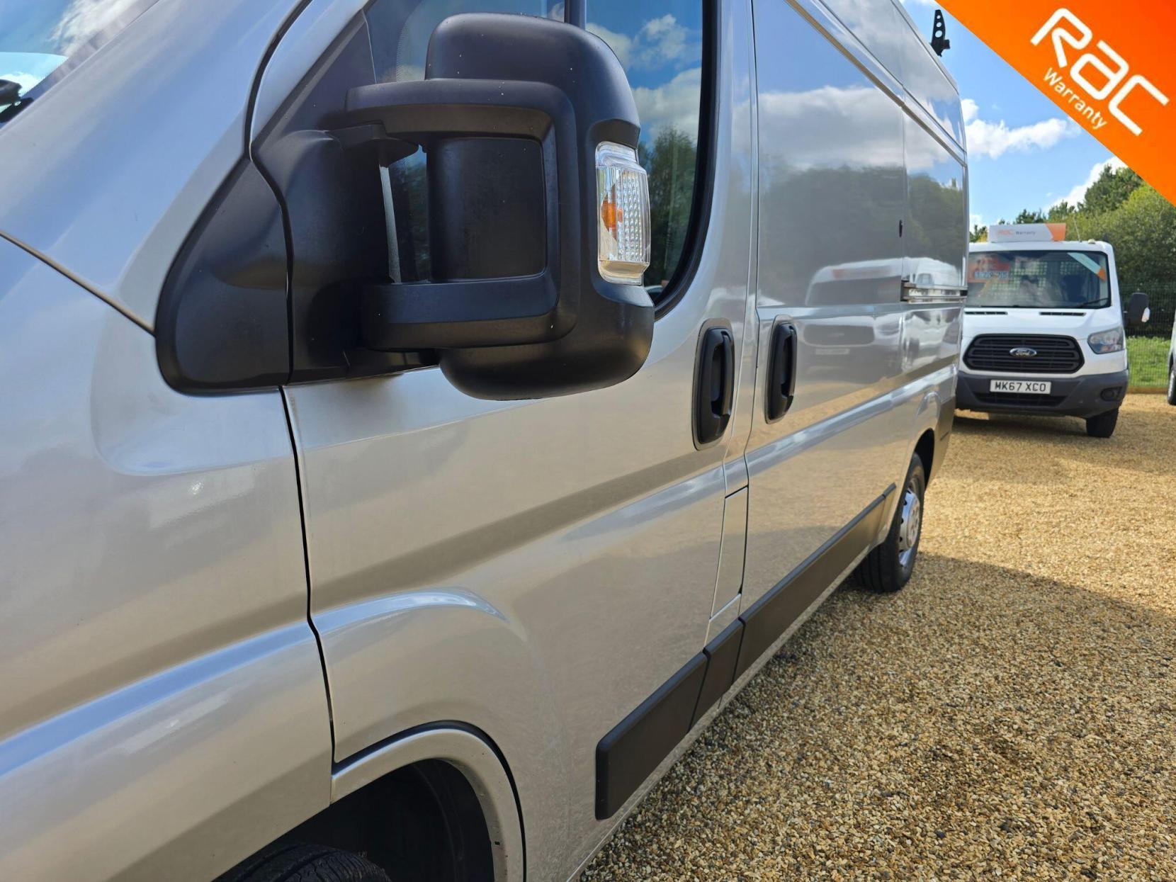 Peugeot Boxer 2.0 BlueHDi 335 Professional L2 H2 Euro 6 5dr