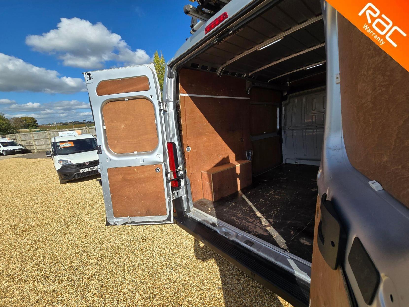 Peugeot Boxer 2.0 BlueHDi 335 Professional L2 H2 Euro 6 5dr