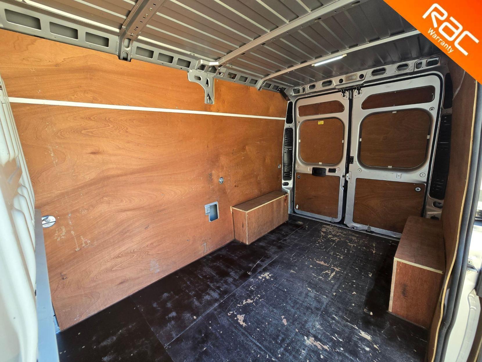 Peugeot Boxer 2.0 BlueHDi 335 Professional L2 H2 Euro 6 5dr