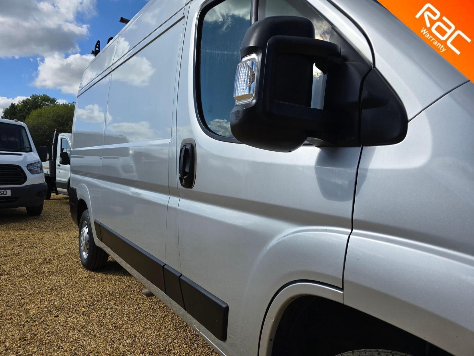 Peugeot Boxer 2.0 BlueHDi 335 Professional L2 H2 Euro 6 5dr