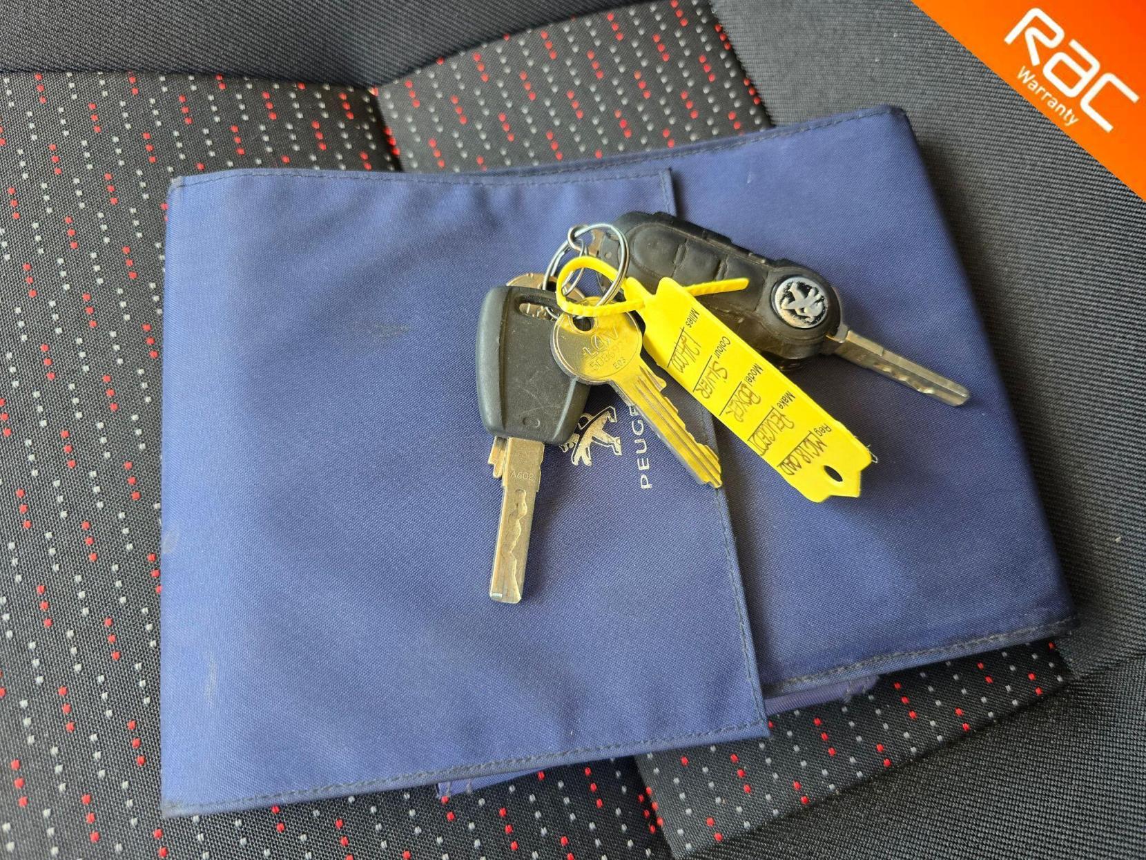 Peugeot Boxer 2.0 BlueHDi 335 Professional L2 H2 Euro 6 5dr