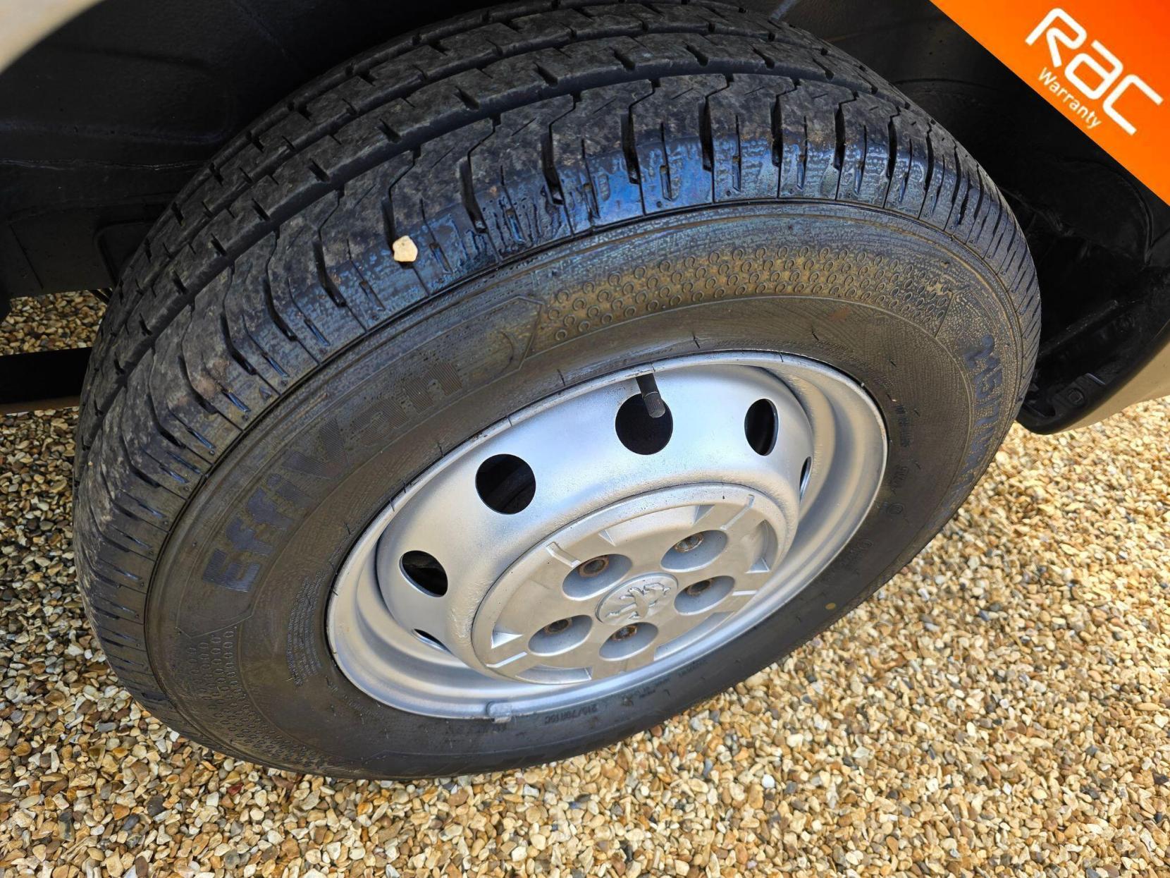 Peugeot Boxer 2.0 BlueHDi 335 Professional L2 H2 Euro 6 5dr