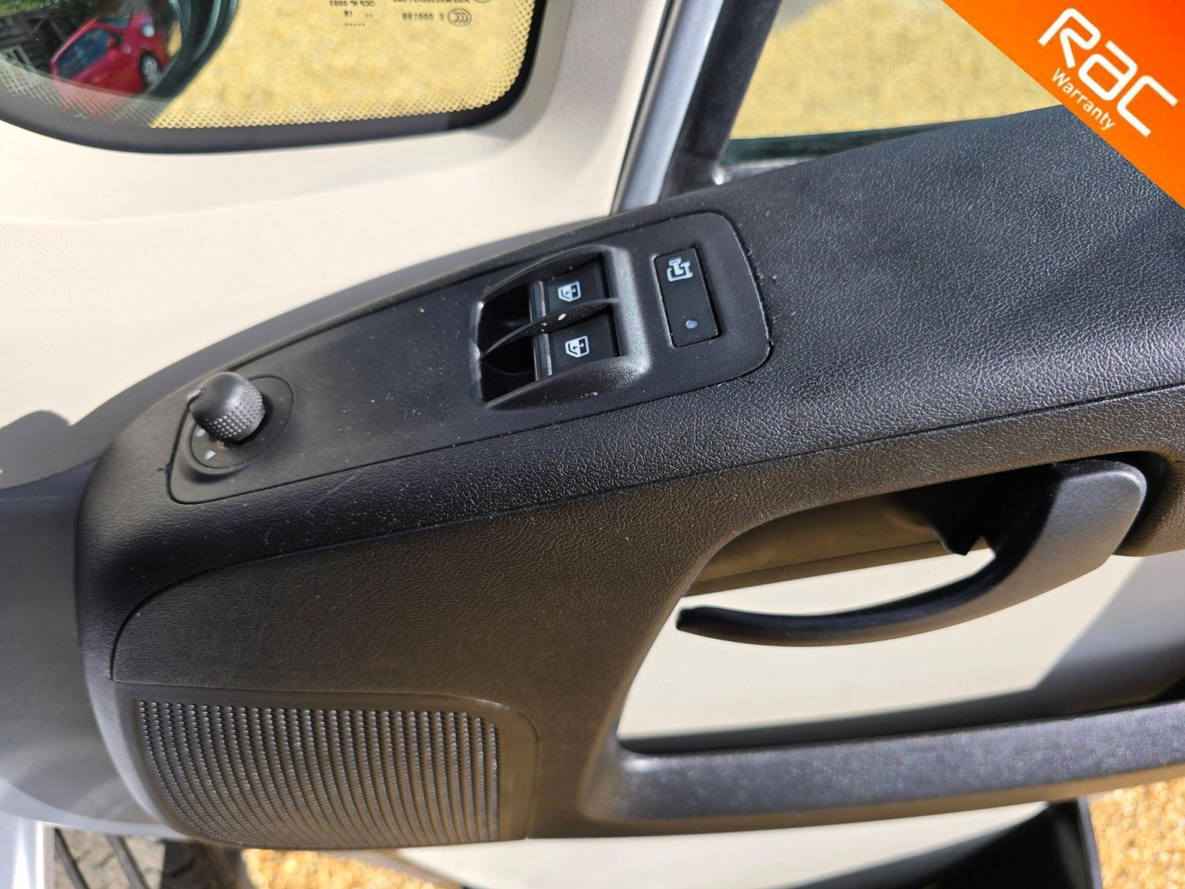 Peugeot Boxer 2.0 BlueHDi 335 Professional L2 H2 Euro 6 5dr