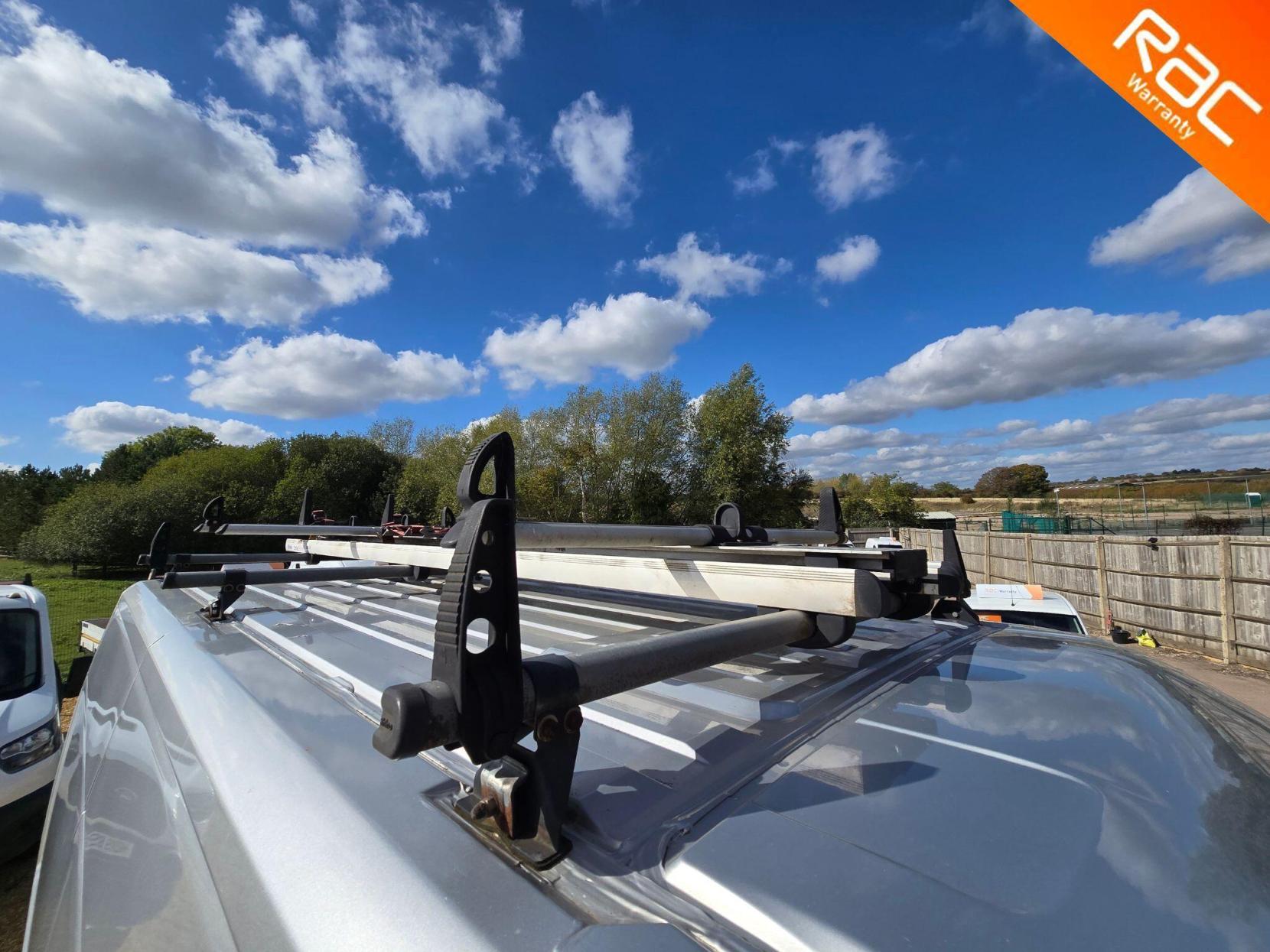 Peugeot Boxer 2.0 BlueHDi 335 Professional L2 H2 Euro 6 5dr