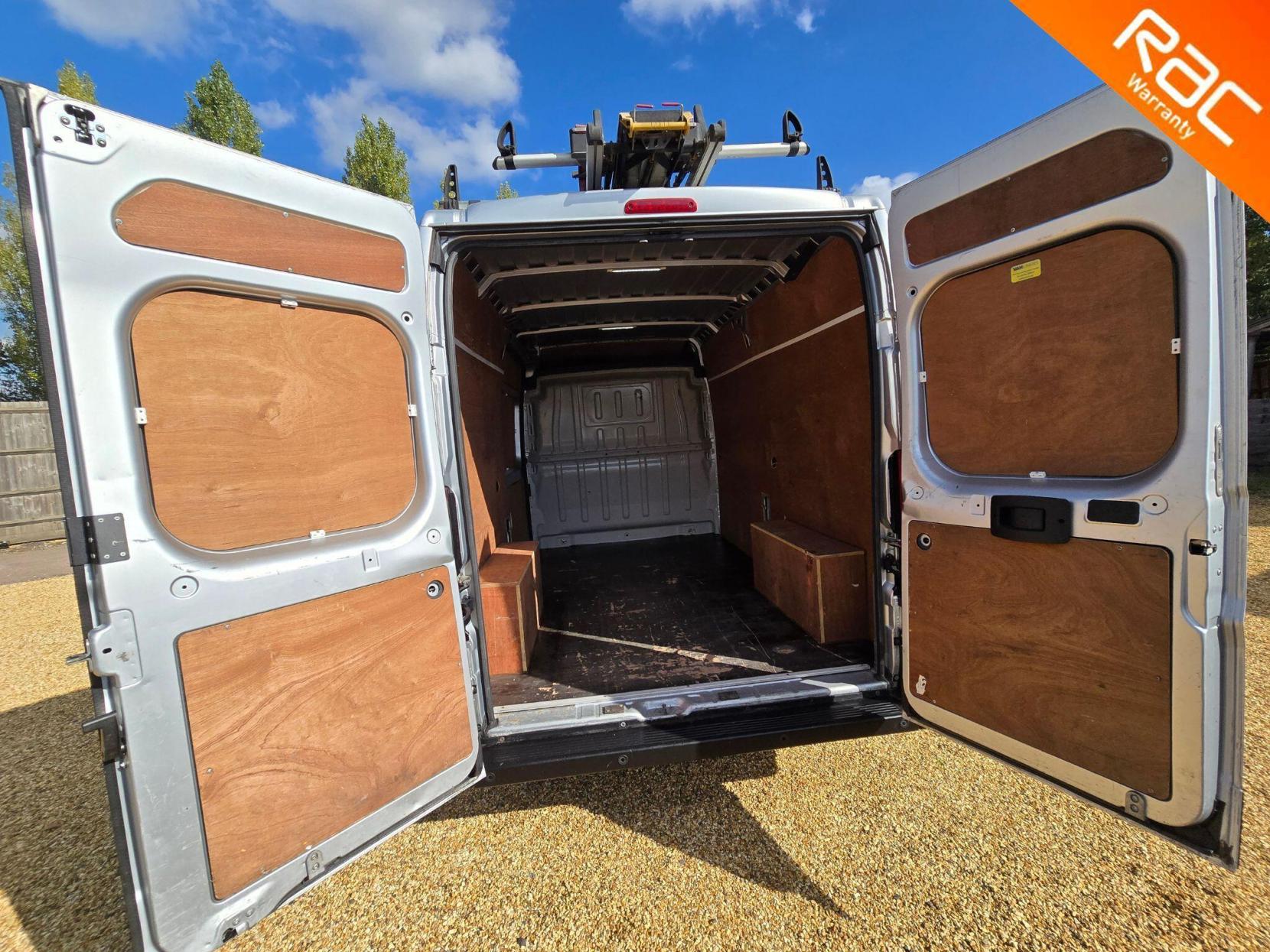 Peugeot Boxer 2.0 BlueHDi 335 Professional L2 H2 Euro 6 5dr