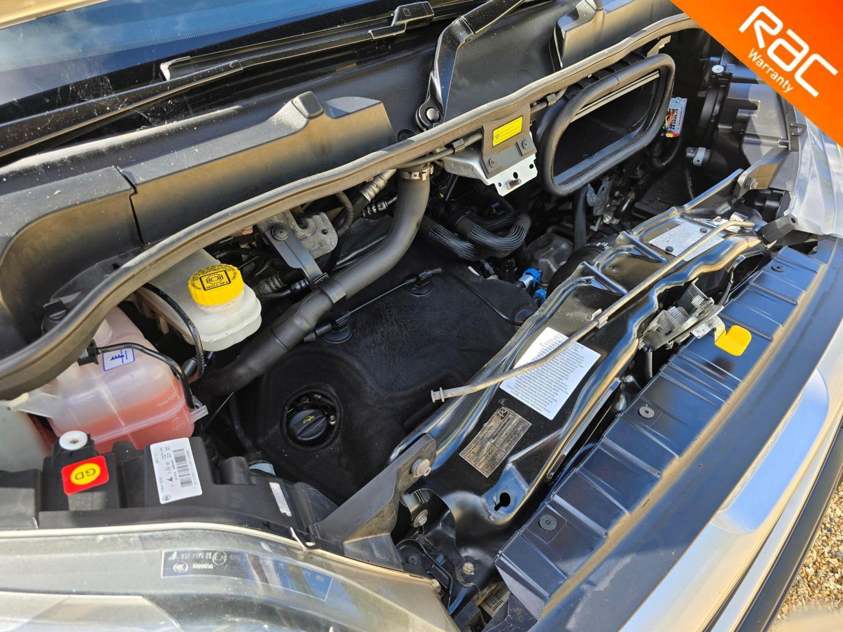 Peugeot Boxer 2.0 BlueHDi 335 Professional L2 H2 Euro 6 5dr