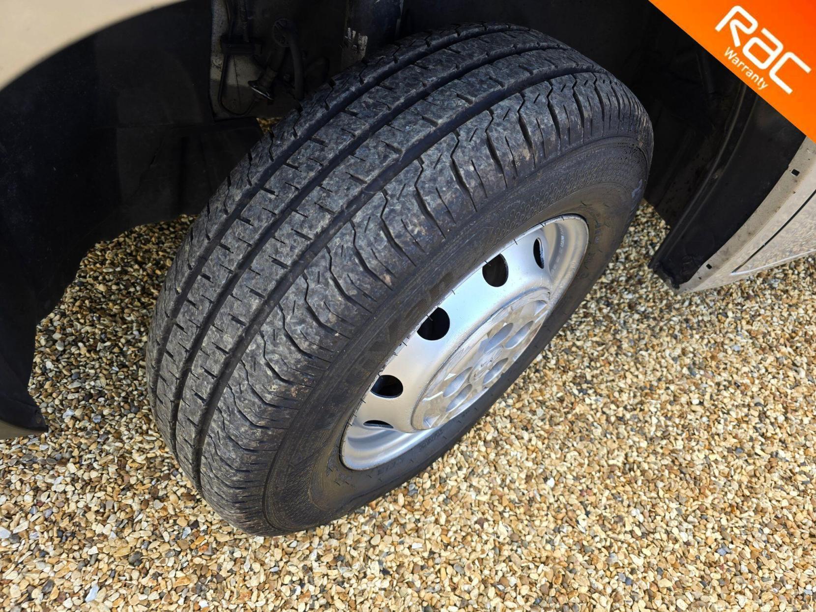 Peugeot Boxer 2.0 BlueHDi 335 Professional L2 H2 Euro 6 5dr