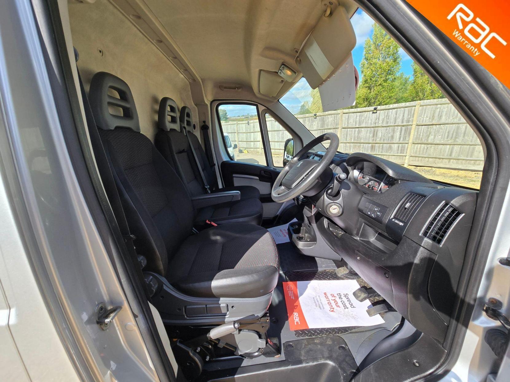 Peugeot Boxer 2.0 BlueHDi 335 Professional L2 H2 Euro 6 5dr