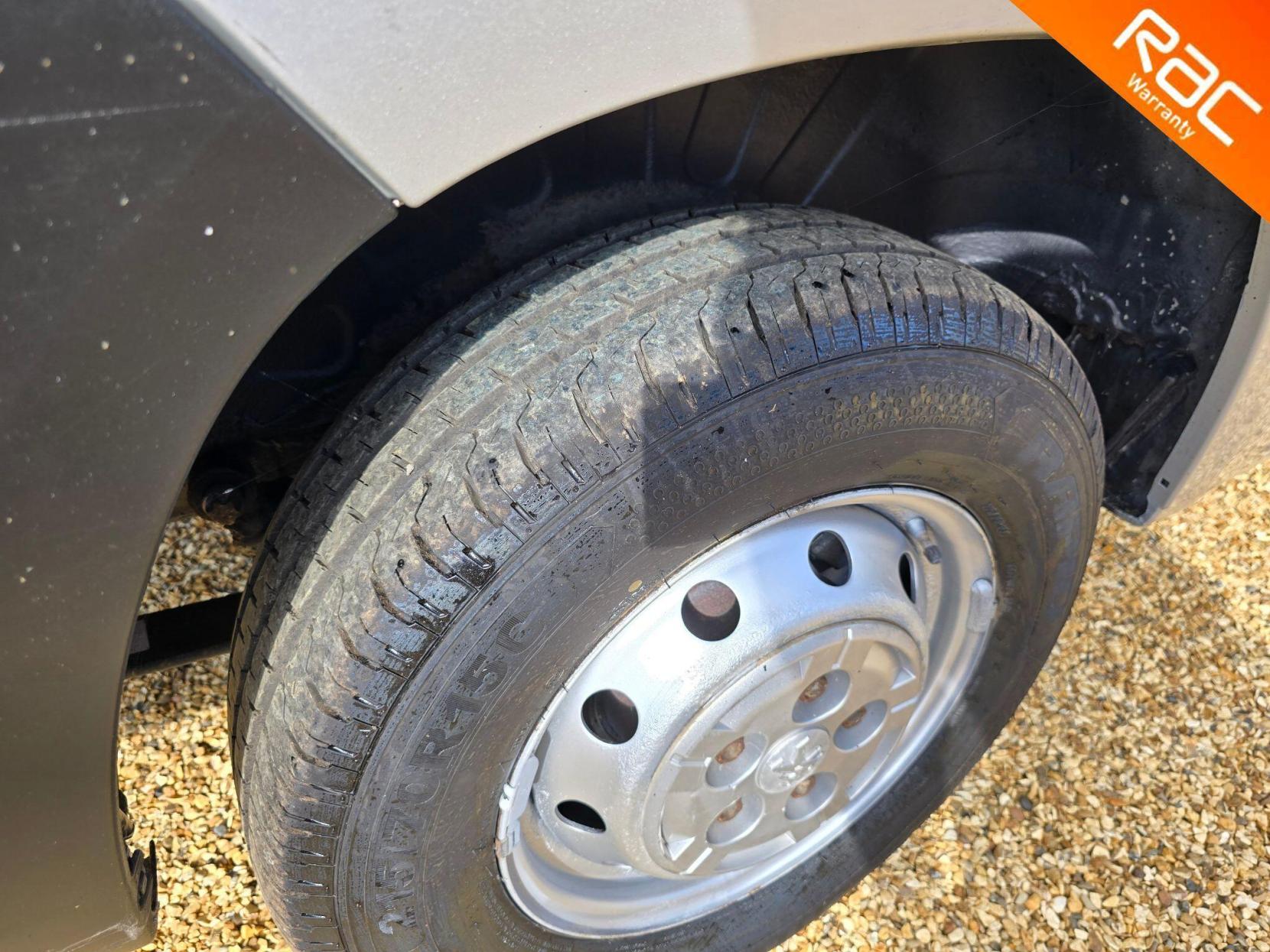 Peugeot Boxer 2.0 BlueHDi 335 Professional L2 H2 Euro 6 5dr