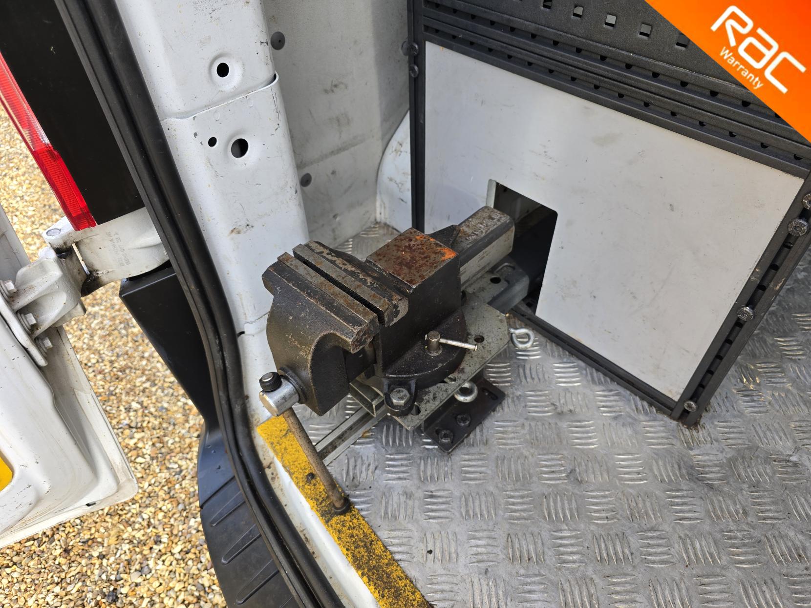 Ford Transit Custom 2.0 320 EcoBlue Leader Panel Van 5dr Diesel Manual L2 H2 Euro 6 (s/s) (105 ps)