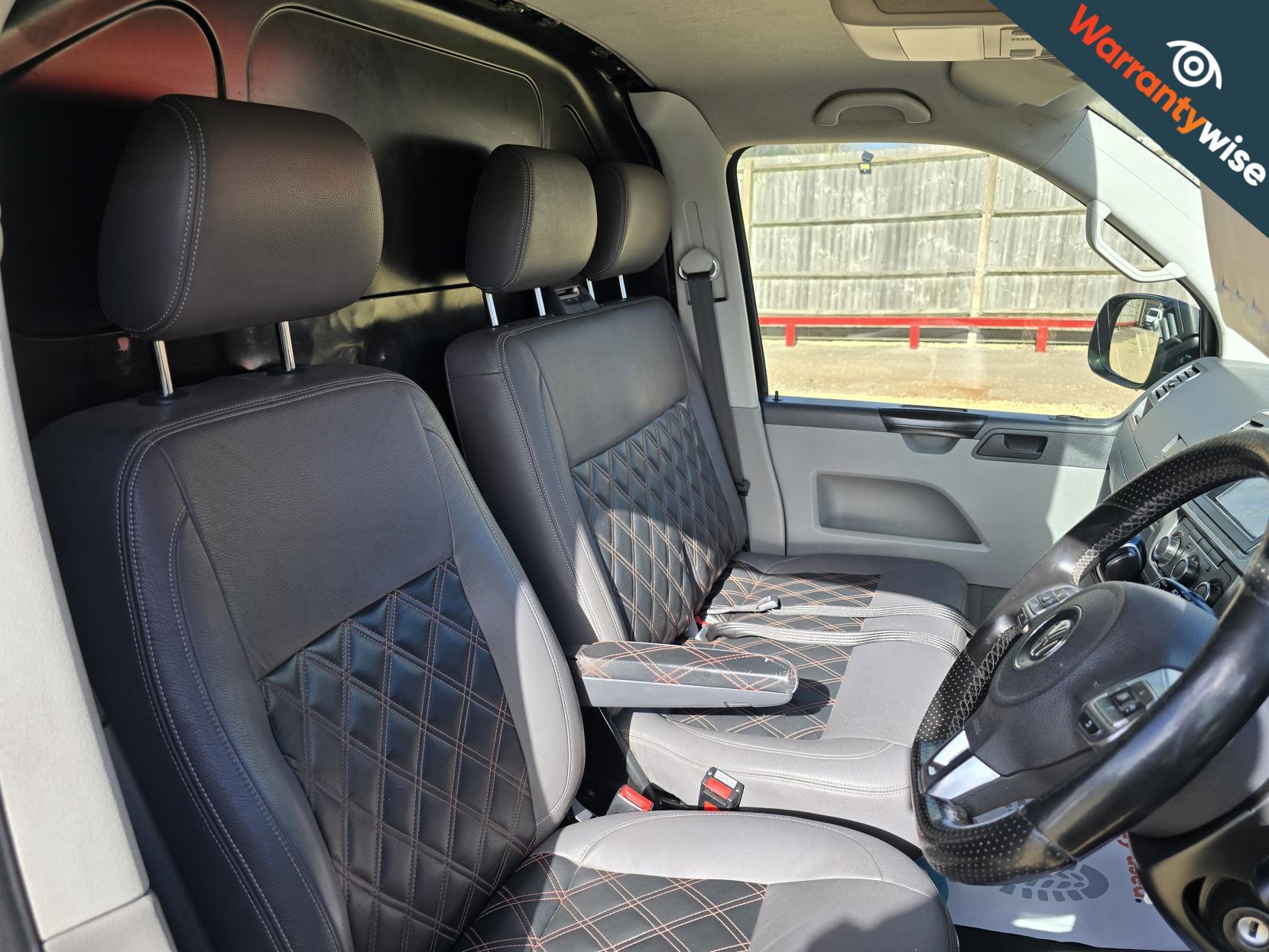 Volkswagen Transporter 2.0 BiTDI T32 Highline Panel Van 4dr Diesel DSG L1 H1 (214 g/km, 178 bhp)