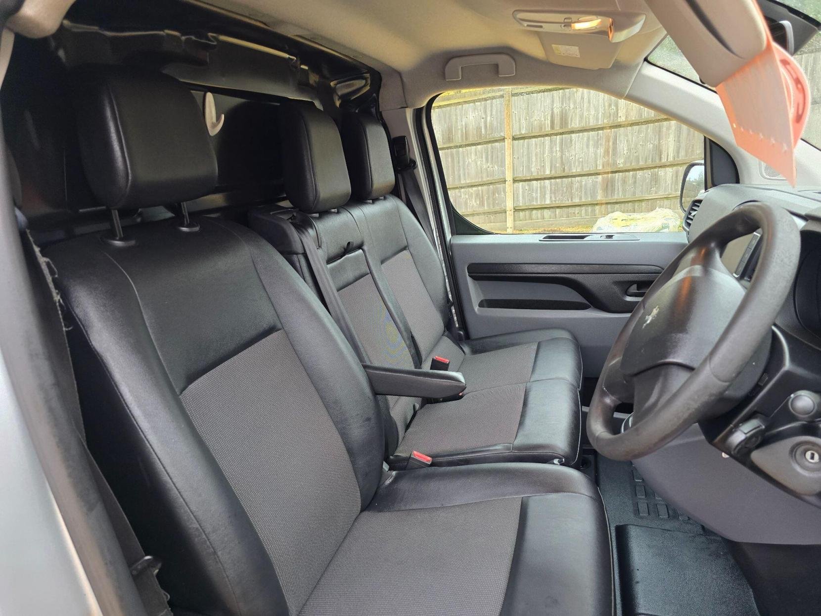 Peugeot Expert 2.0 BlueHDi 1400 Professional Long Panel Van LWB Euro 6 (s/s) 6dr