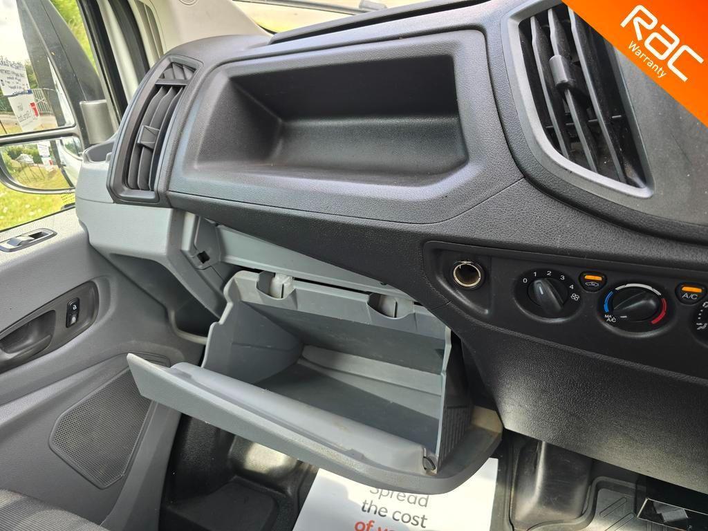 Ford Transit 2.2 TDCi 350 RWD L2 2dr (3-Way)