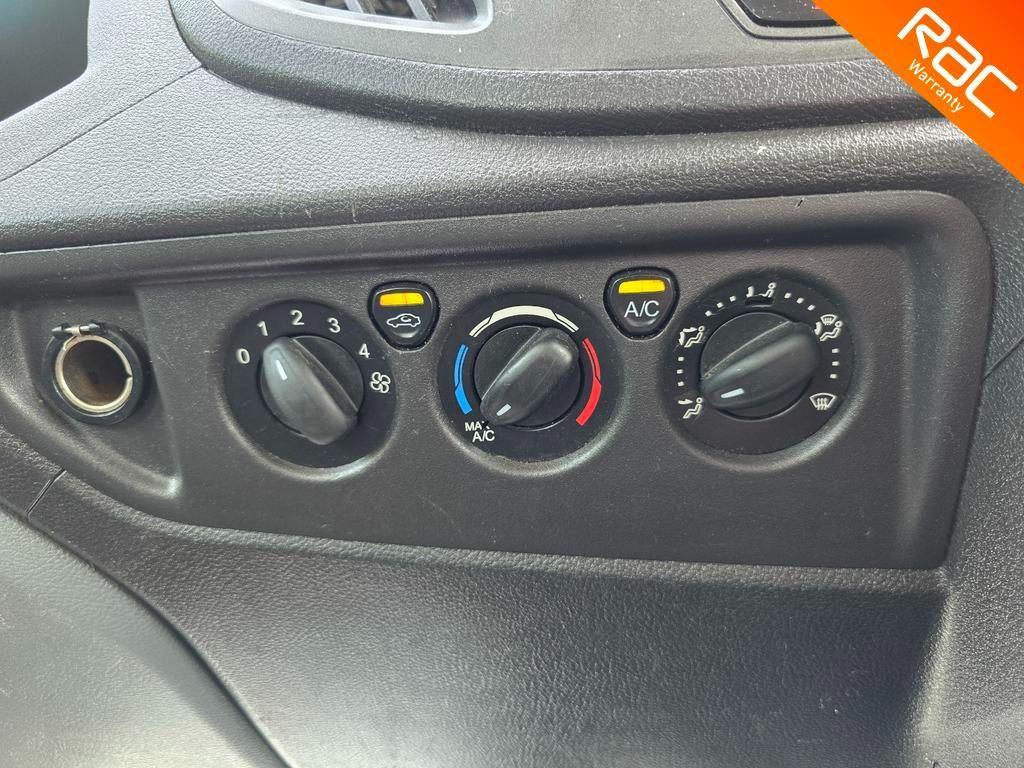 Ford Transit 2.2 TDCi 350 RWD L2 2dr (3-Way)