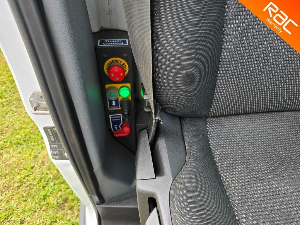 Ford Transit 2.2 TDCi 350 RWD L2 2dr (3-Way)