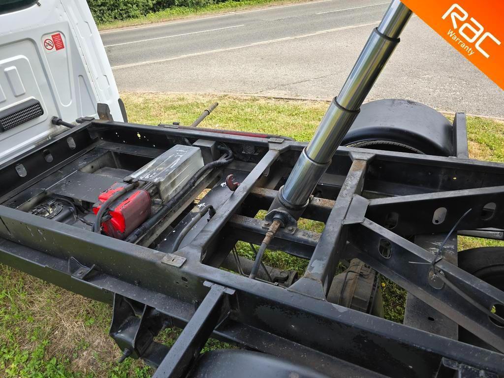 Ford Transit 2.2 TDCi 350 RWD L2 2dr (3-Way)