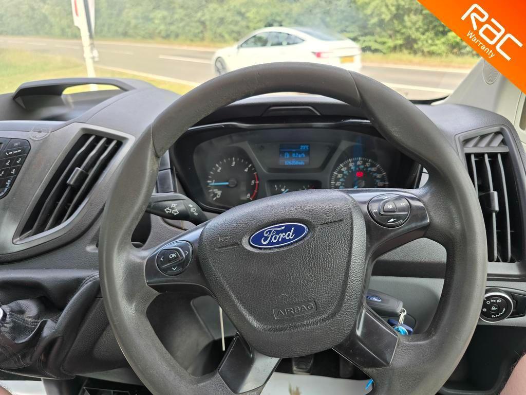 Ford Transit 2.2 TDCi 350 RWD L2 2dr (3-Way)