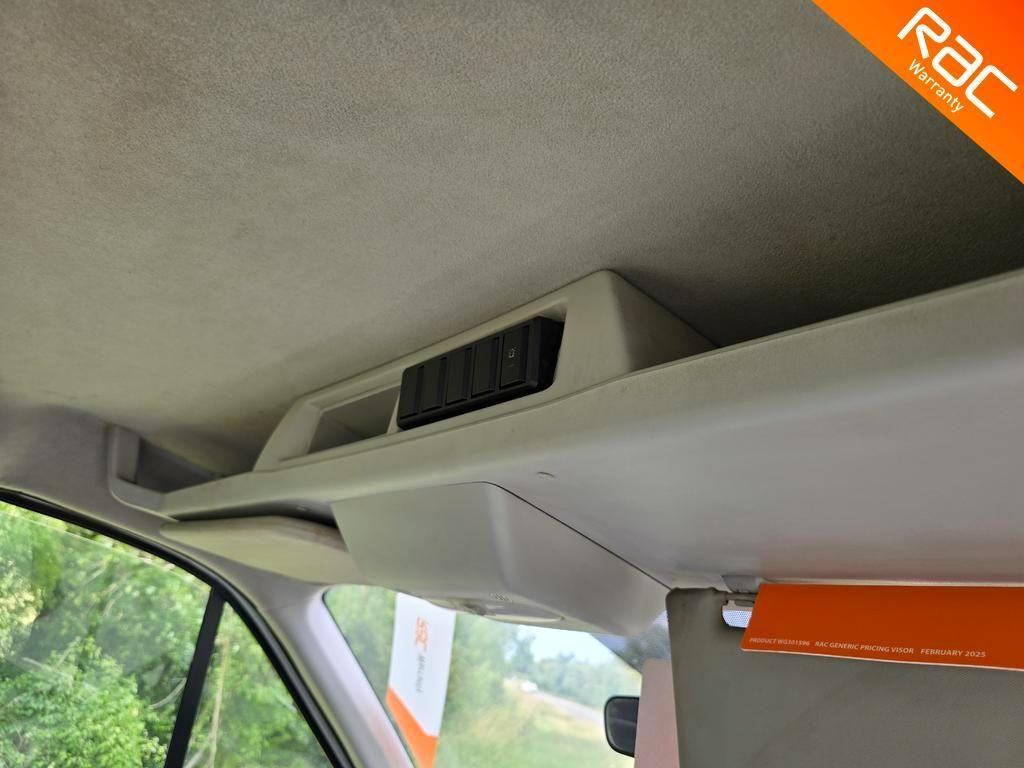 Ford Transit 2.2 TDCi 350 RWD L2 2dr (3-Way)