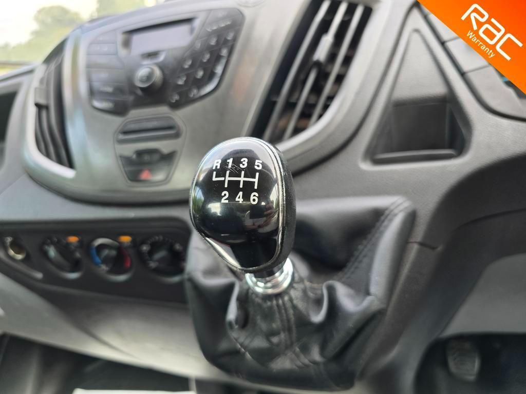Ford Transit 2.2 TDCi 350 RWD L2 2dr (3-Way)