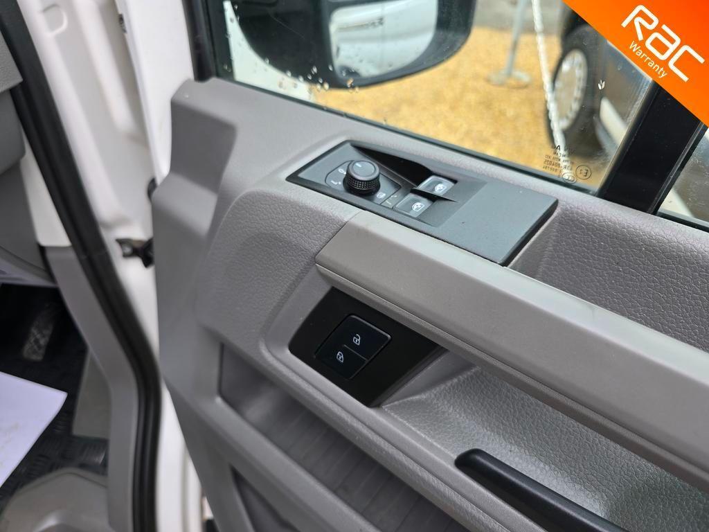 Volkswagen Crafter 2.0 TDI CR35 Trendline FWD MWB Euro 6 (s/s) 5dr